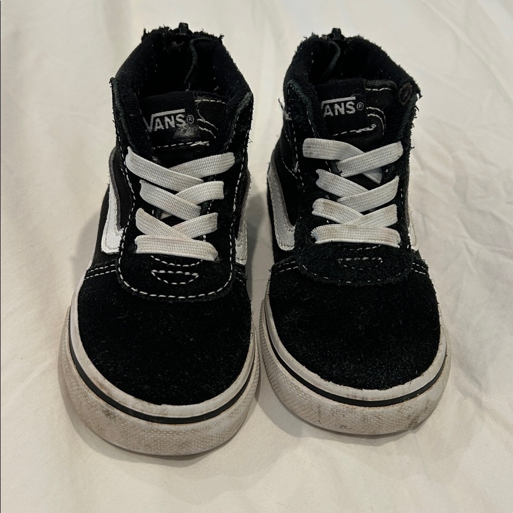 Kids toddler size 5 Vans Classic Black and White High-Tops, heel zipper
